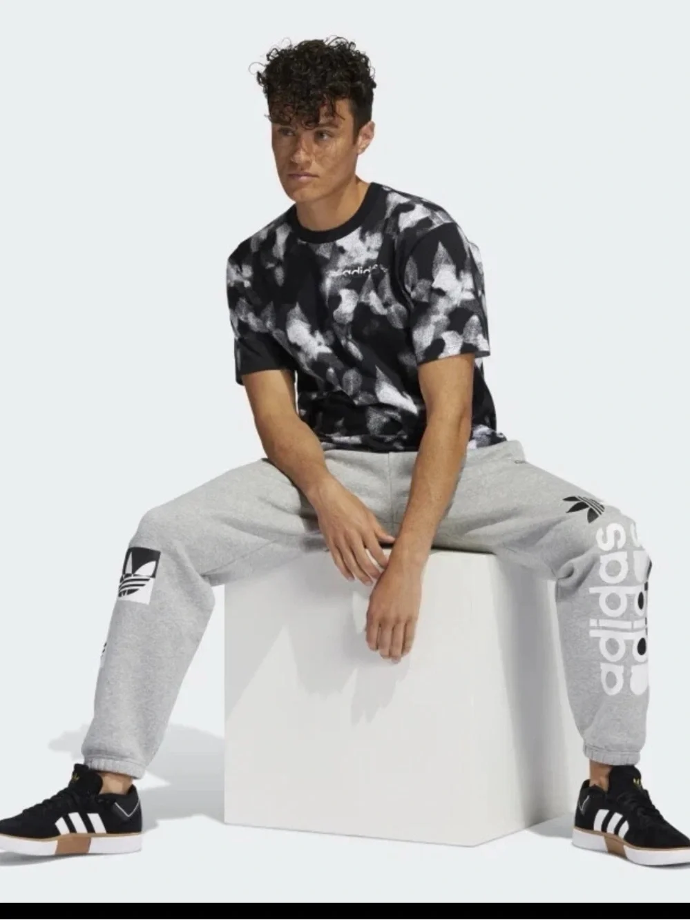 Adidas Originals Men's Winter Leaves Allover Print Activewear Causal Tee Large